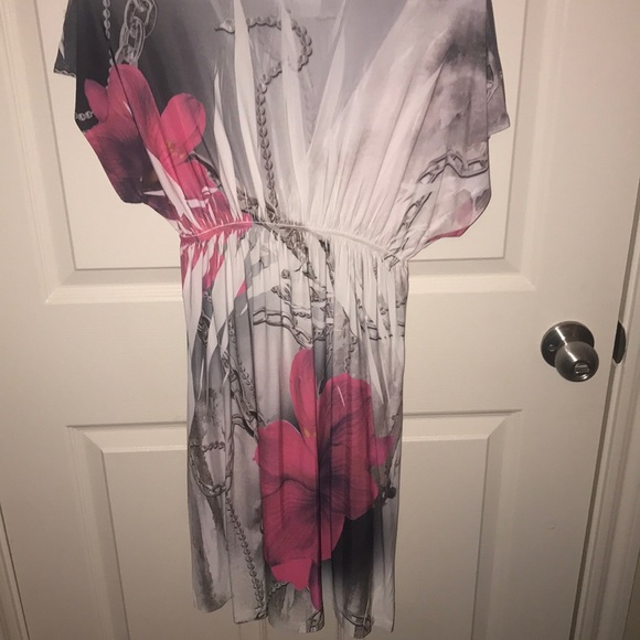 Very flattering loose fit dress. - Picture 5 of 5